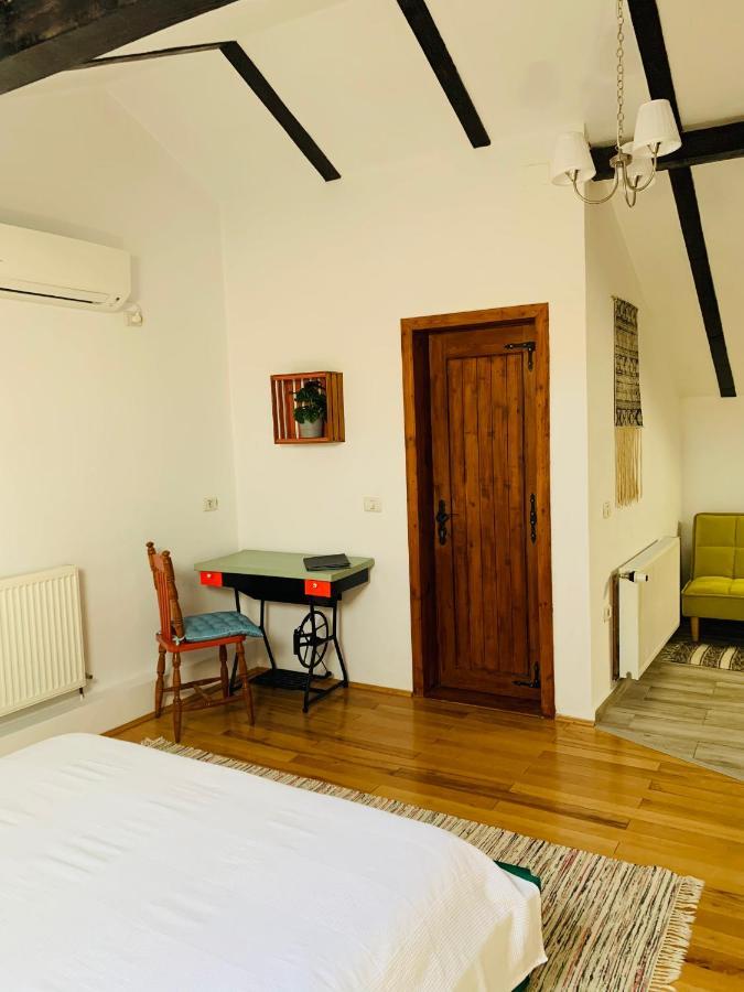 Hotel Casa "La Moara Din Gradina" Eftimie Murgu Esterno foto