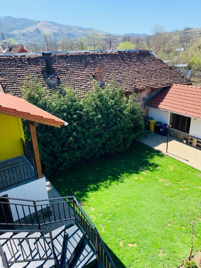 Hotel Casa "La Moara Din Gradina" Eftimie Murgu Esterno foto