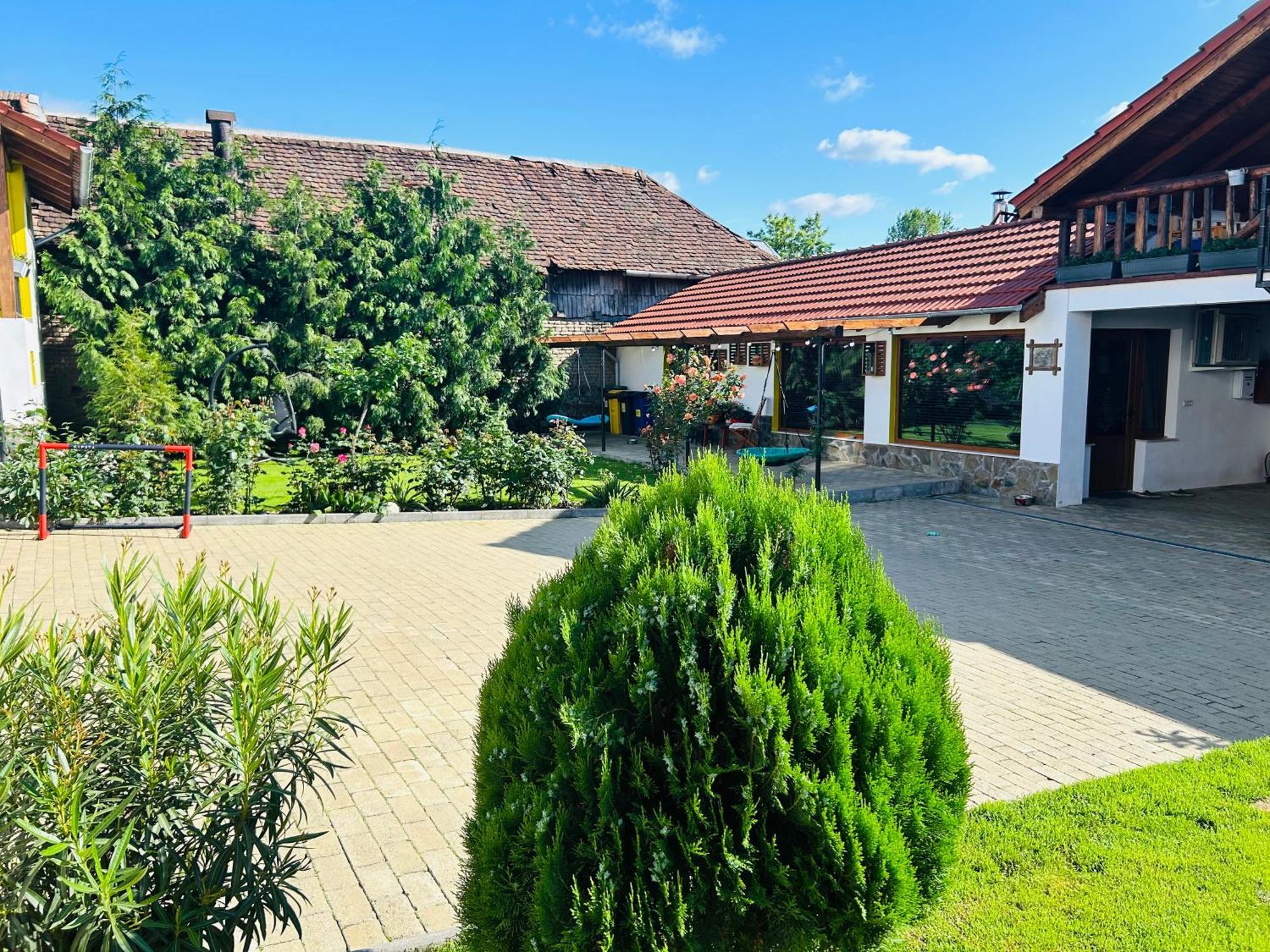 Hotel Casa "La Moara Din Gradina" Eftimie Murgu Esterno foto