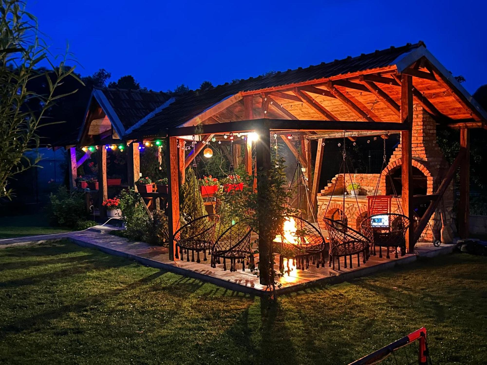 Hotel Casa "La Moara Din Gradina" Eftimie Murgu Esterno foto