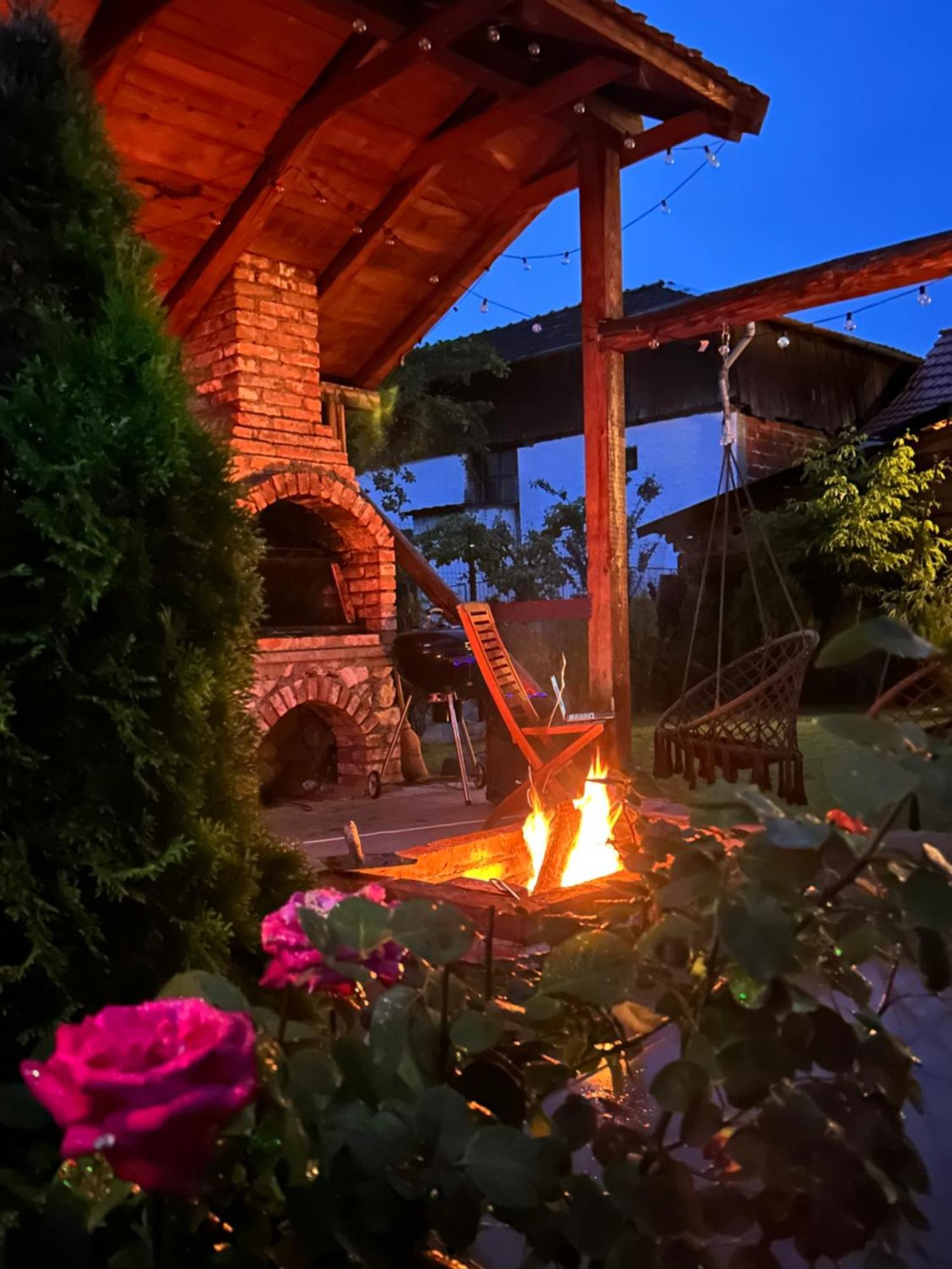 Hotel Casa "La Moara Din Gradina" Eftimie Murgu Esterno foto