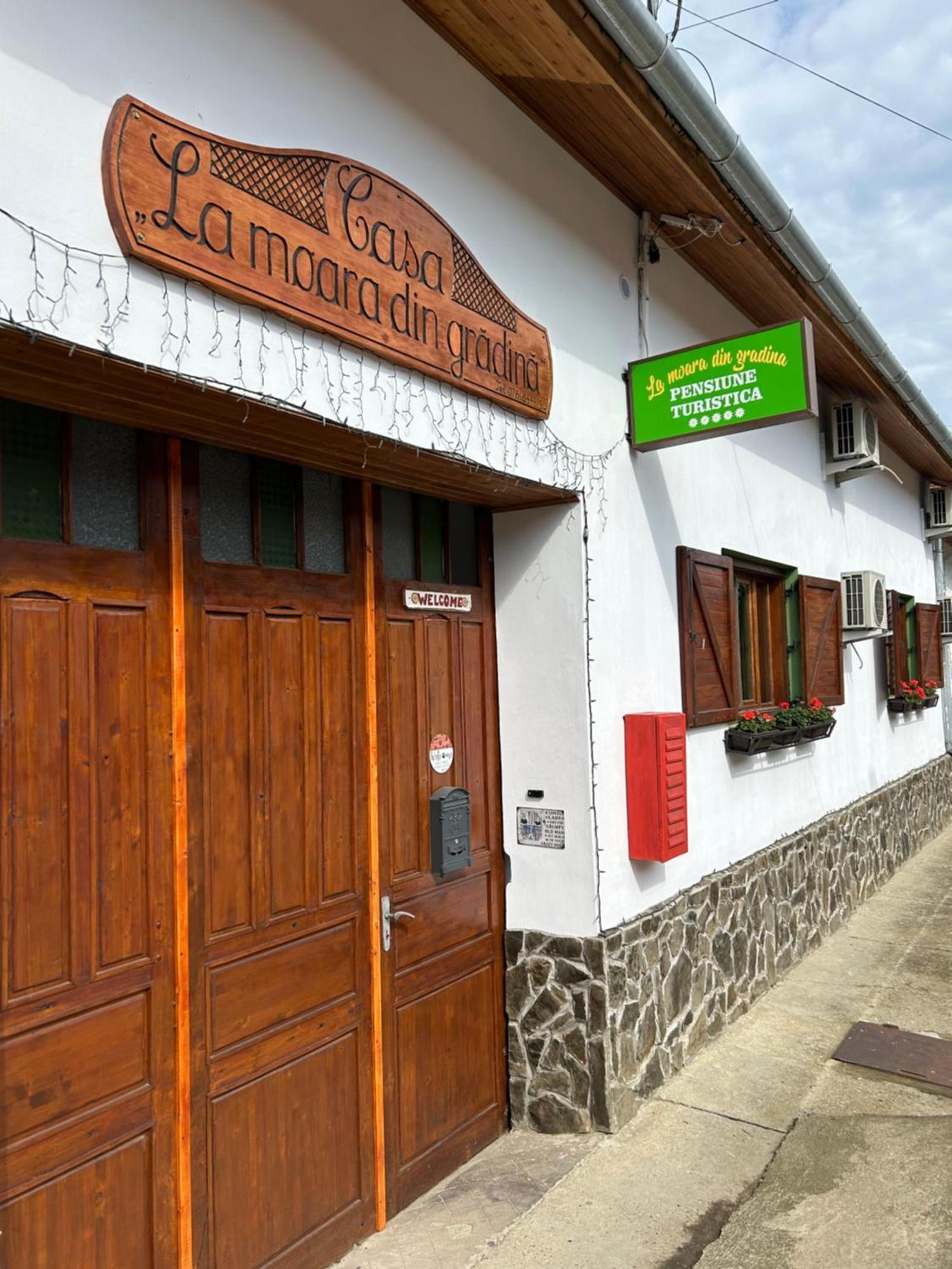 Hotel Casa "La Moara Din Gradina" Eftimie Murgu Esterno foto